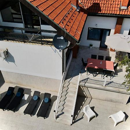 Villa Mina Kladovo, 5-Bedroom Villa With Pool For Up To 12 People 외부 사진