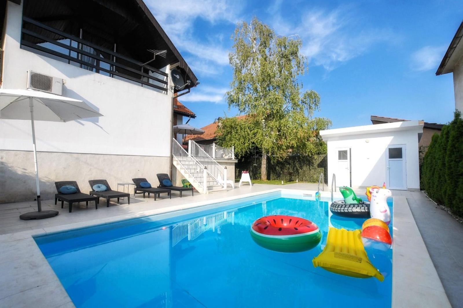 Villa Mina Kladovo, 5-Bedroom Villa With Pool For Up To 12 People 외부 사진