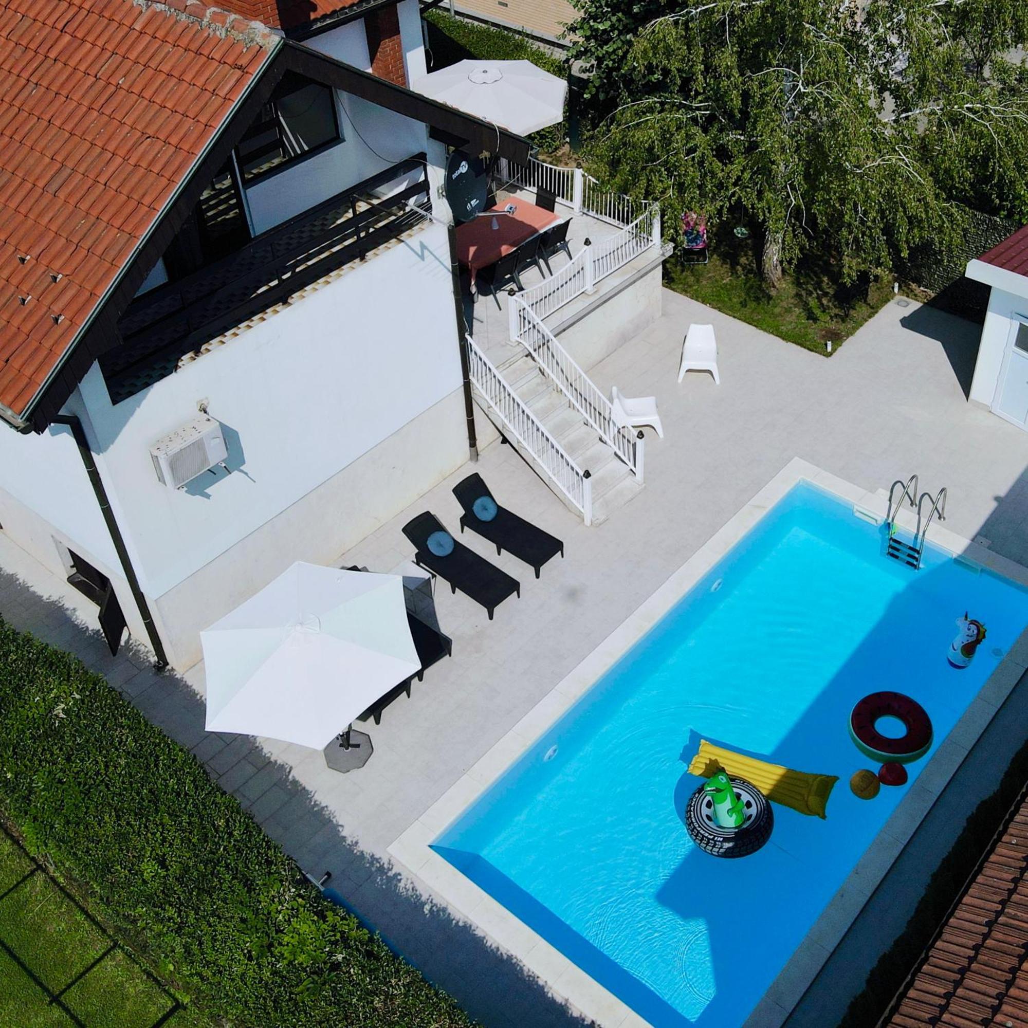 Villa Mina Kladovo, 5-Bedroom Villa With Pool For Up To 12 People 외부 사진